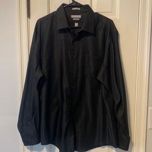 Van Heusen Men’s fitted shirt- size 17 1/2 34-35